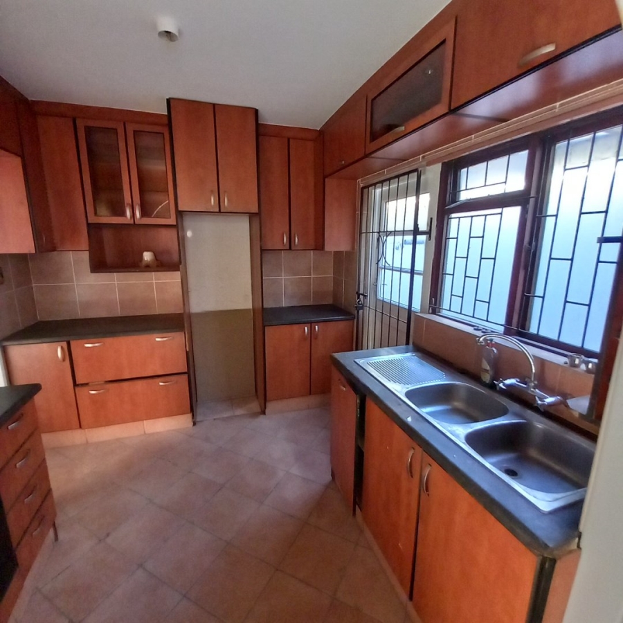 To Let 3 Bedroom Property for Rent in Elsies River Western Cape